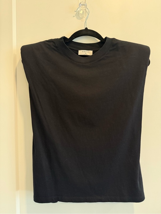 Babaton Tops - NWT Aritzia Babaton Black Padded Shoulder Muscle Tank Top 100% Cotton - Size XS